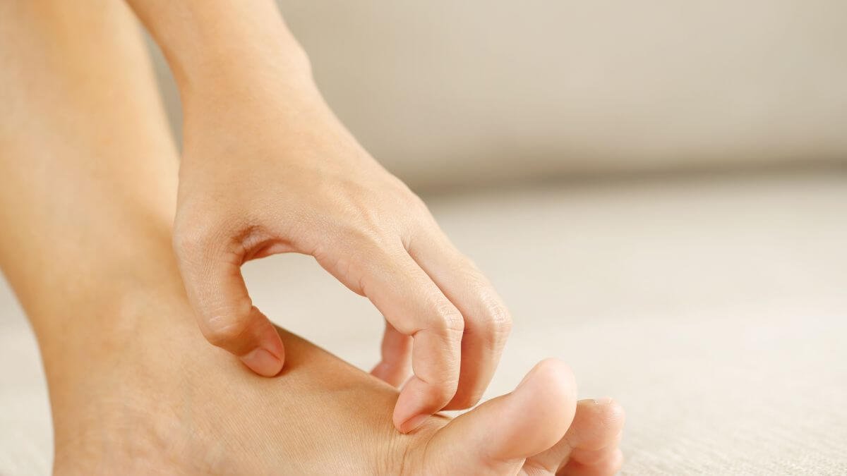 How to Relieve Itchy Feet at Night